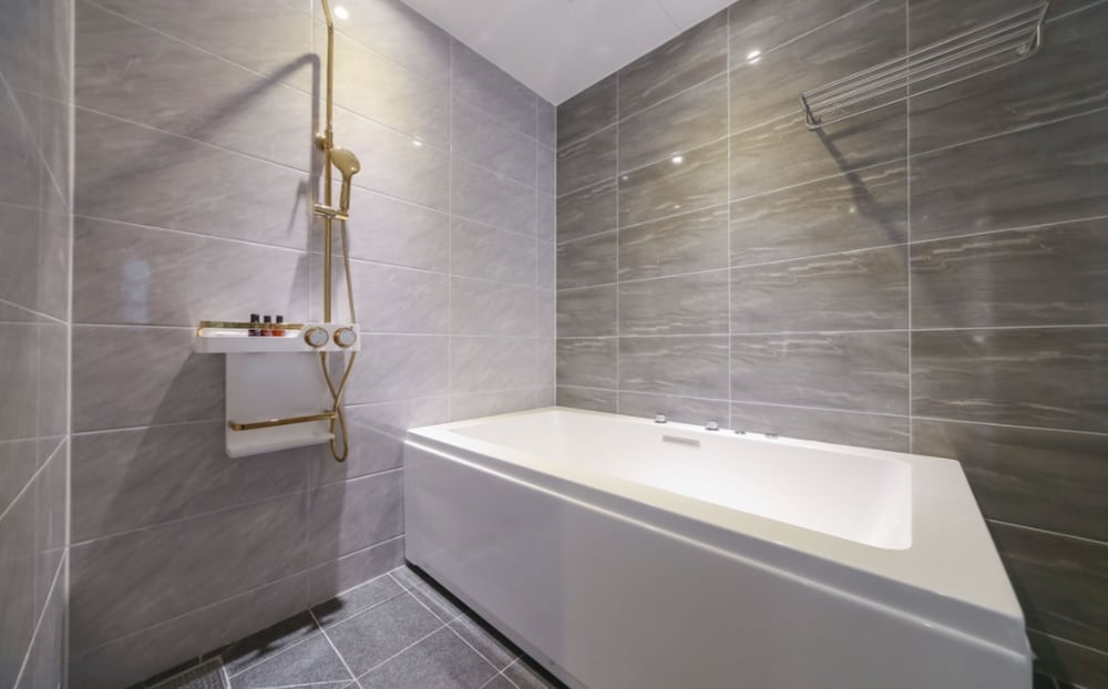 Royal Twin Room (Extra Person Fee Check On-site) - Photo 7