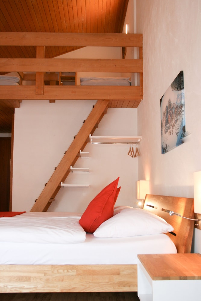 Basic Quadruple Room, 2 Bedrooms, Mountain View photo 3