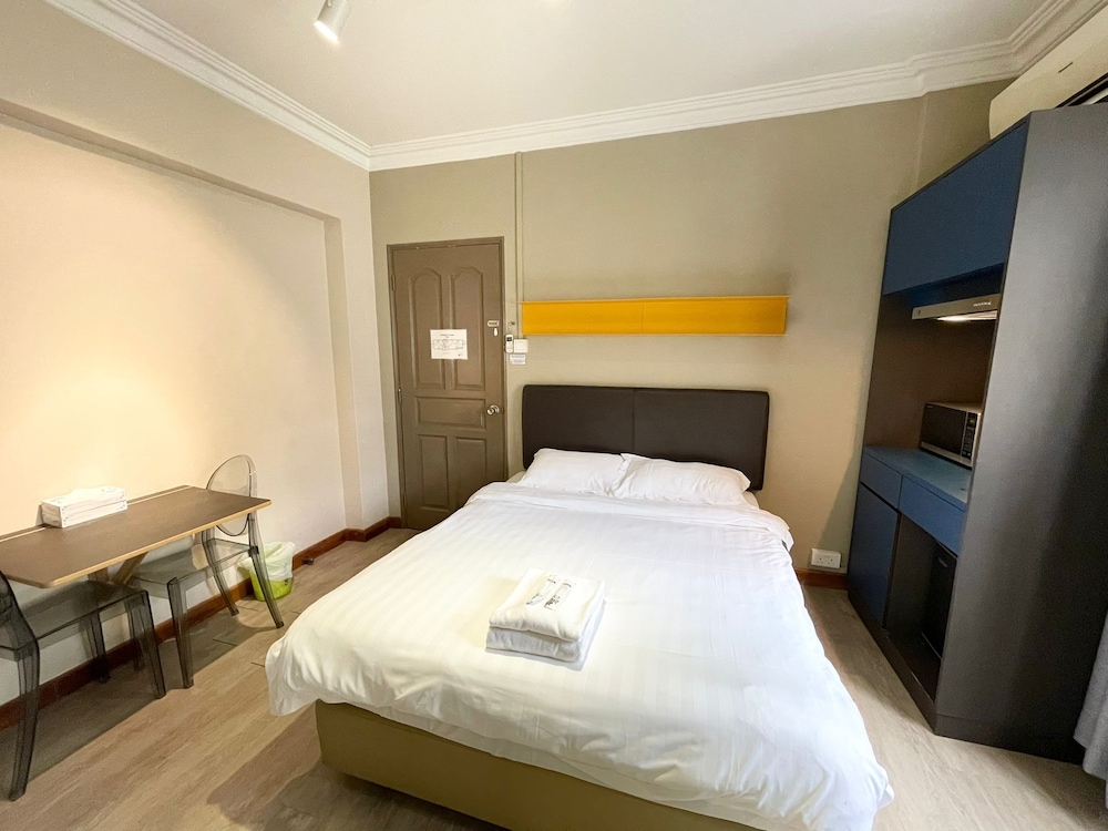 Comfort Studio, 1 Queen Bed photo 3