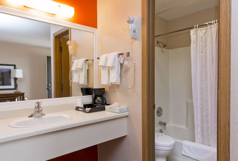 Room, Mountain View (King and Twin bed) photo 3