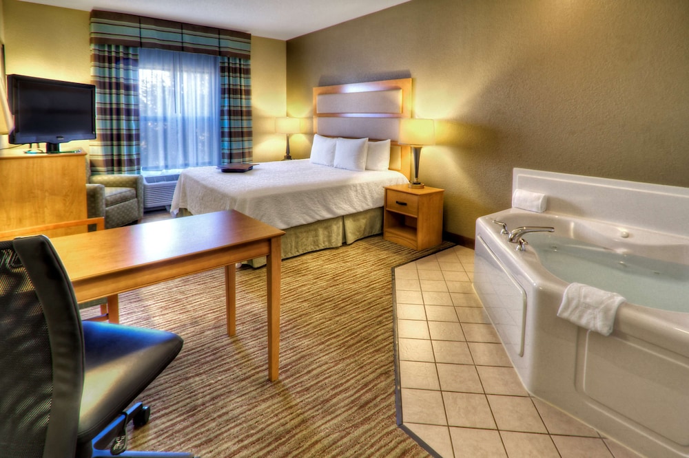 Suite, 1 King Bed, Non Smoking - Photo 2