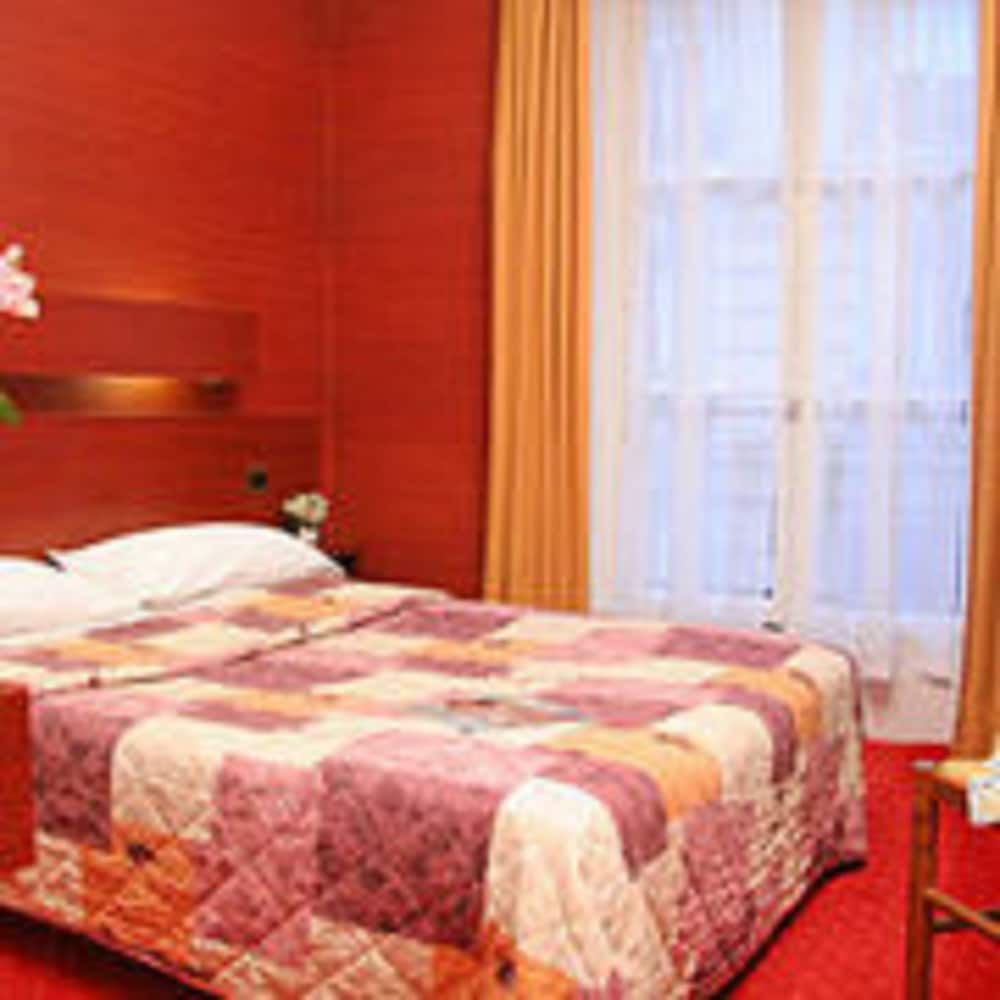 Superior Quadruple Room photo 2