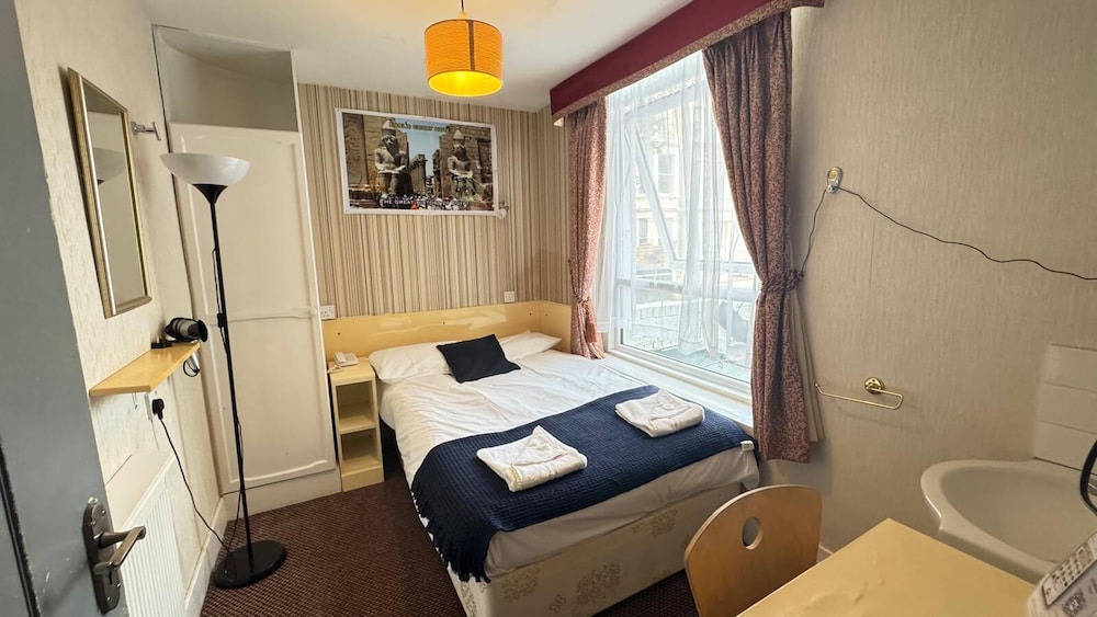 Economy Double Room, Shared Bathroom photo 3