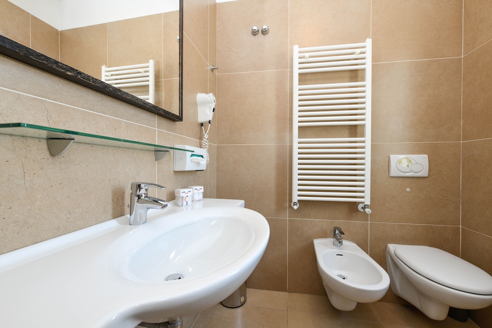 Classic Double Room - Photo 7