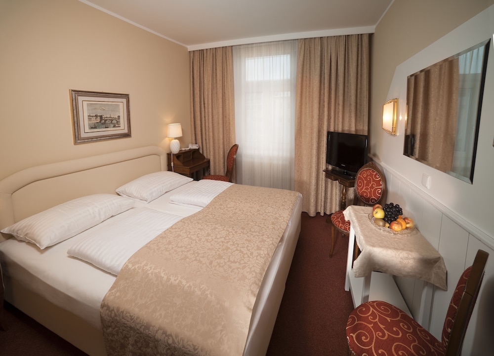 Basic Double Room