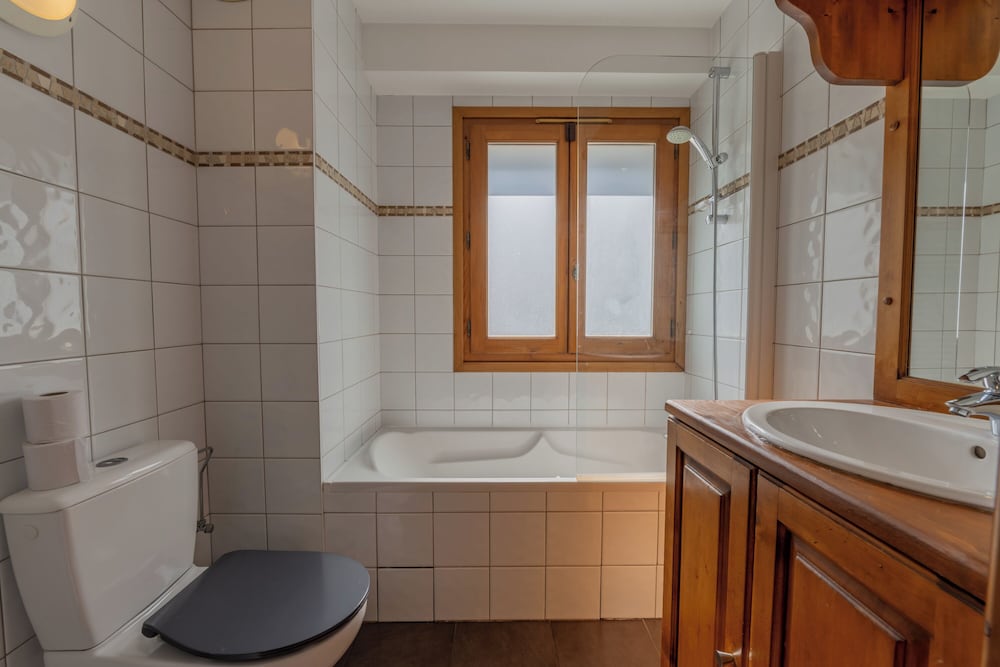 Family Apartment, Multiple Bedrooms (Vallorcine Balme 06 Ski In / Ski Out) Family Apartment, Multiple Bedrooms (Vallorcine Balme 06 Ski In / Ski Out)