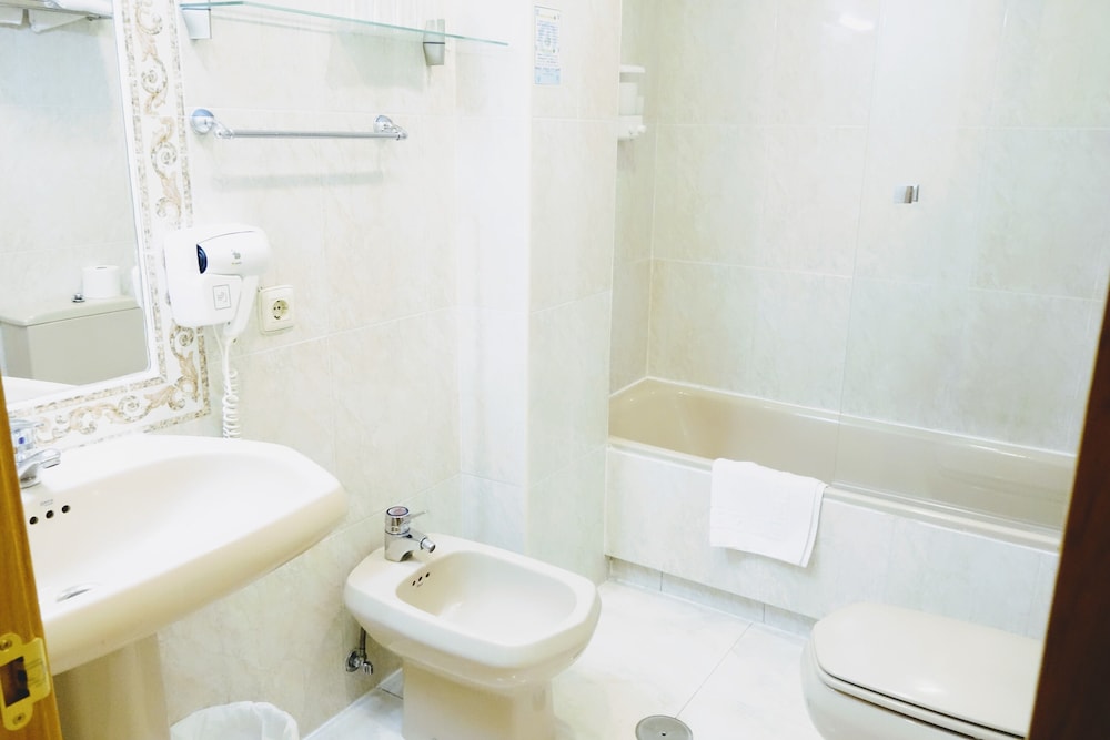 Standard Double Room - Photo 5