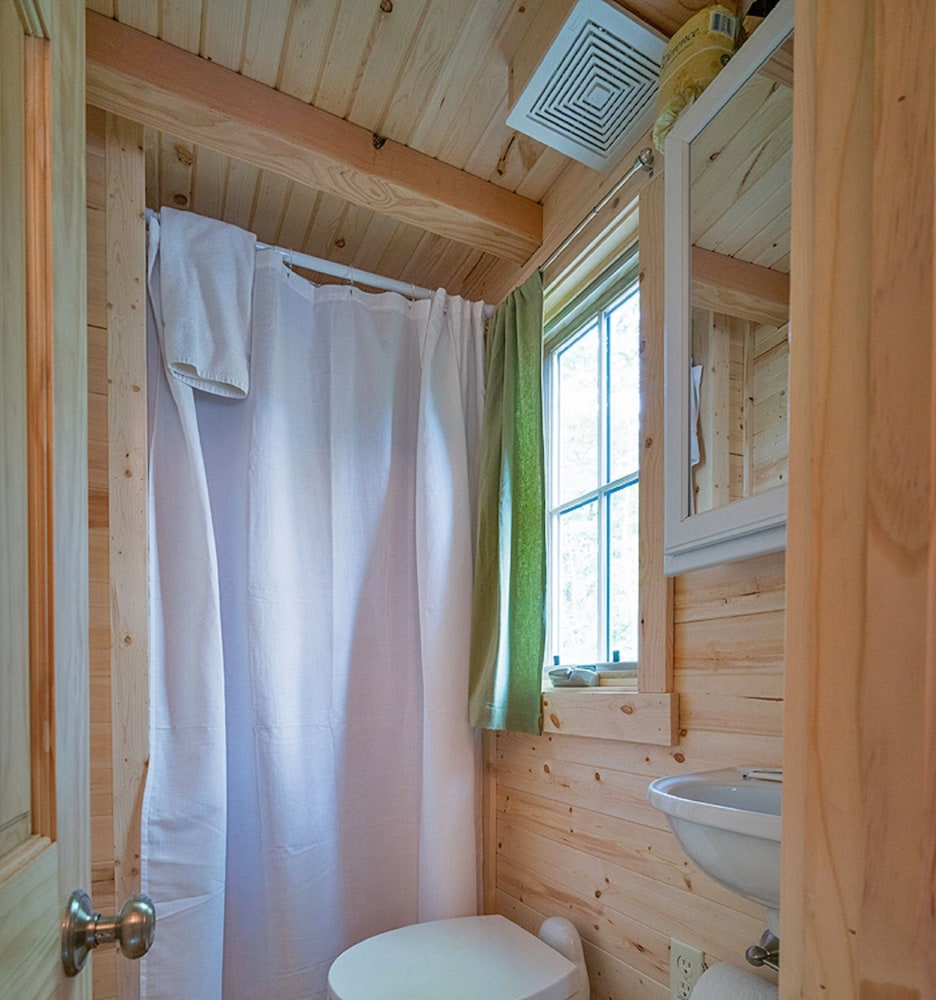 House, 1 Bedroom (No Pets, Tiny House, Linens Included) photo 3