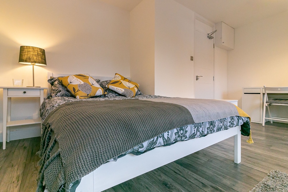 Premium Double Room, Shared Bathroom (Conifer Room ) photo 1
