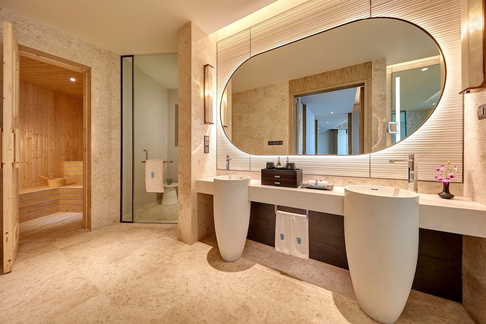 Sky Sanctuary Suite photo 3