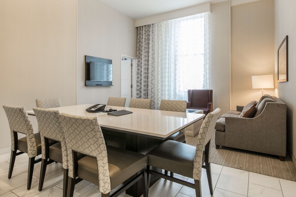 Premium Suite, 2 Queen Beds, Non Smoking photo 3
