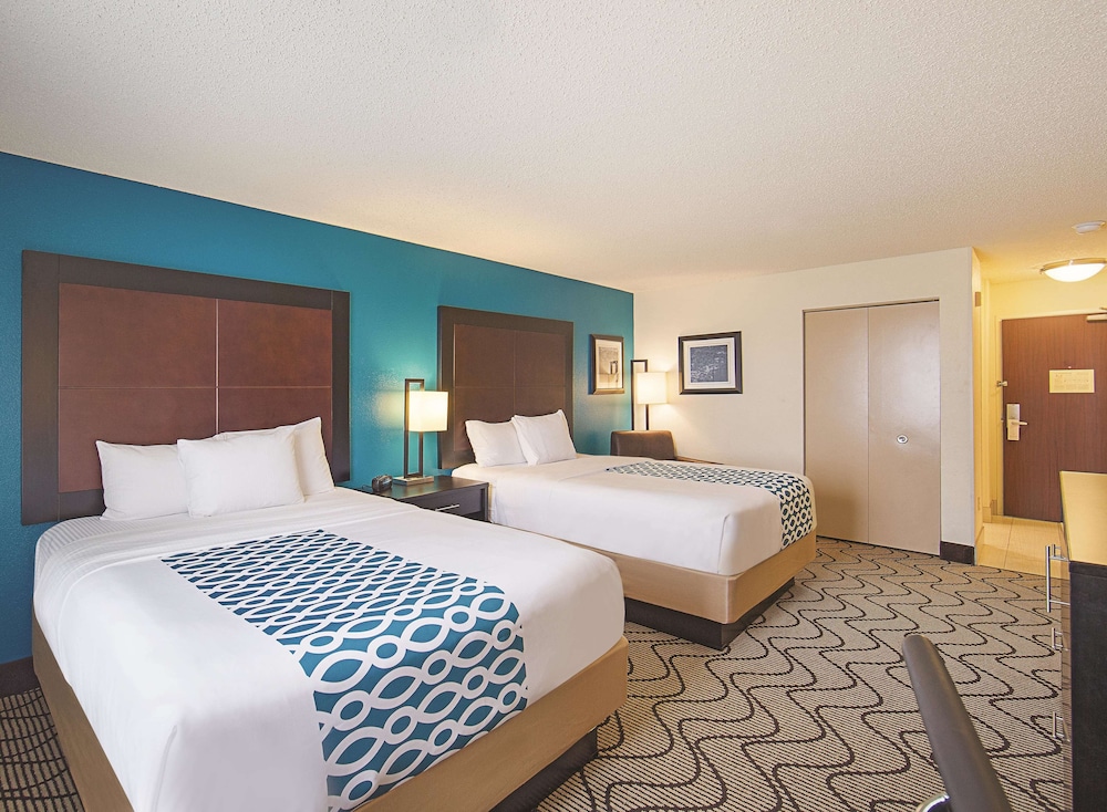 Room, 2 Queen Beds, Non Smoking - Photo 2