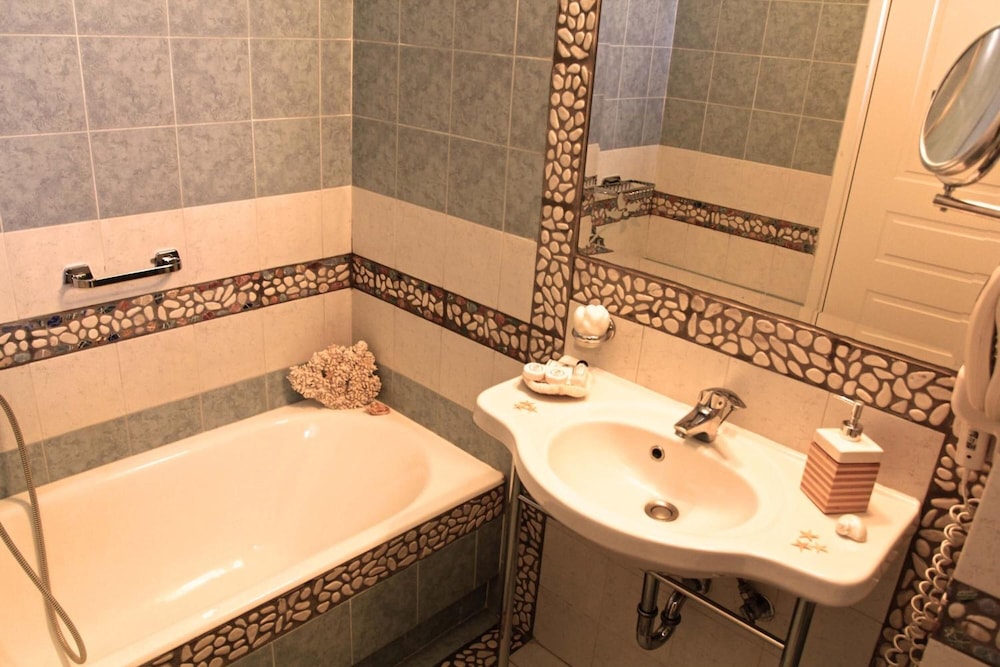 Standard Double Room, 2 Twin Beds - Photo 6