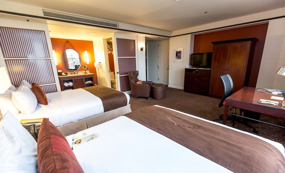 Room, 2 Queen Beds, Non Smoking - Photo 2