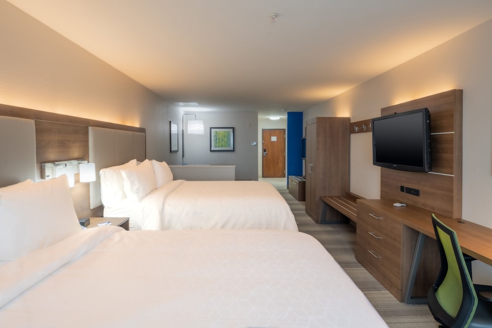 Suite, 2 Queen Beds, Accessible (Mobility, Accessible Tub) photo 3