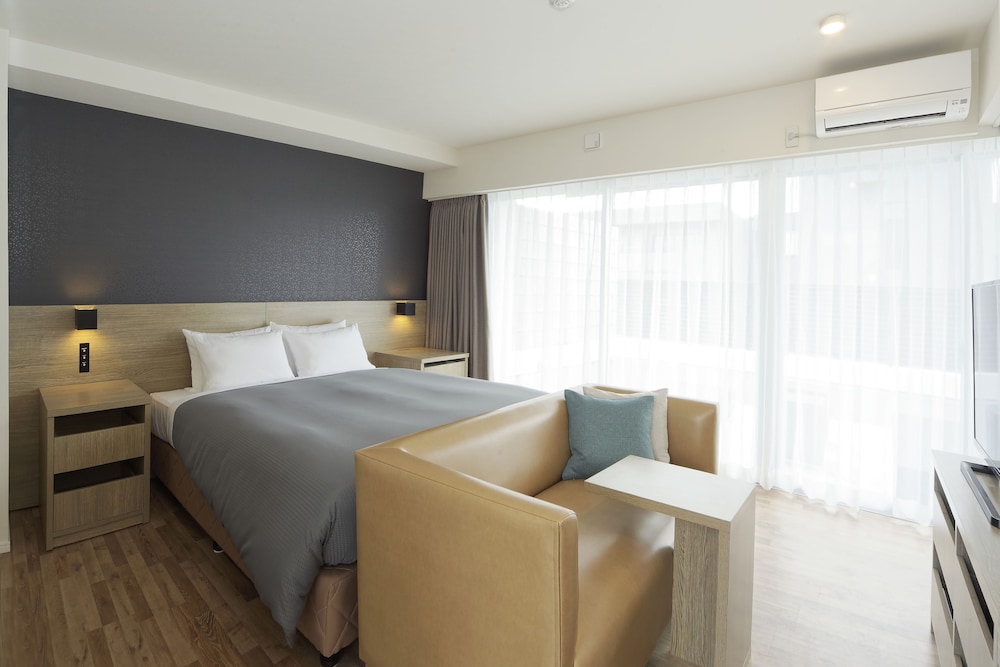 Top Floor Roof King, Non Smoking - North - NO group booking/ more than 2 rooms photo 2