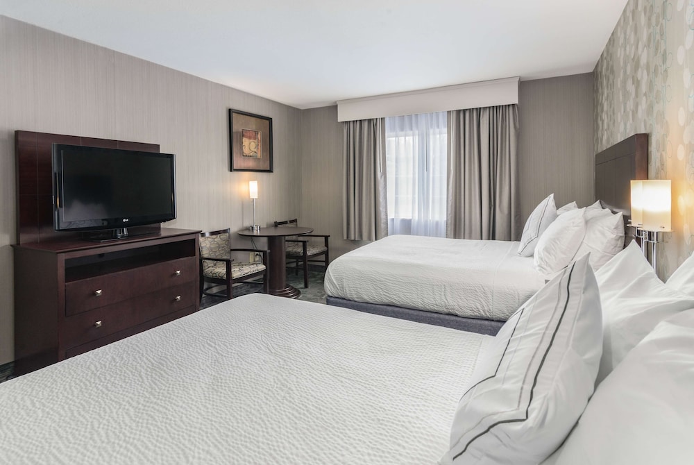 Standard Room, 2 Queen Beds, Non Smoking, Refrigerator & Microwave - Photo 1