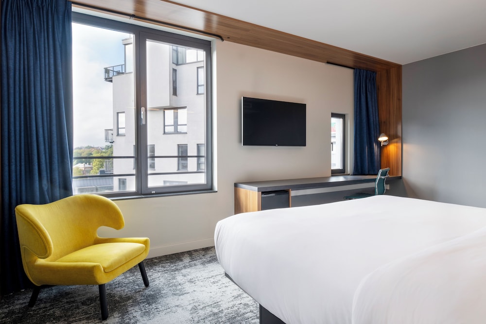 Standard Room, 1 King Bed - Photo 2