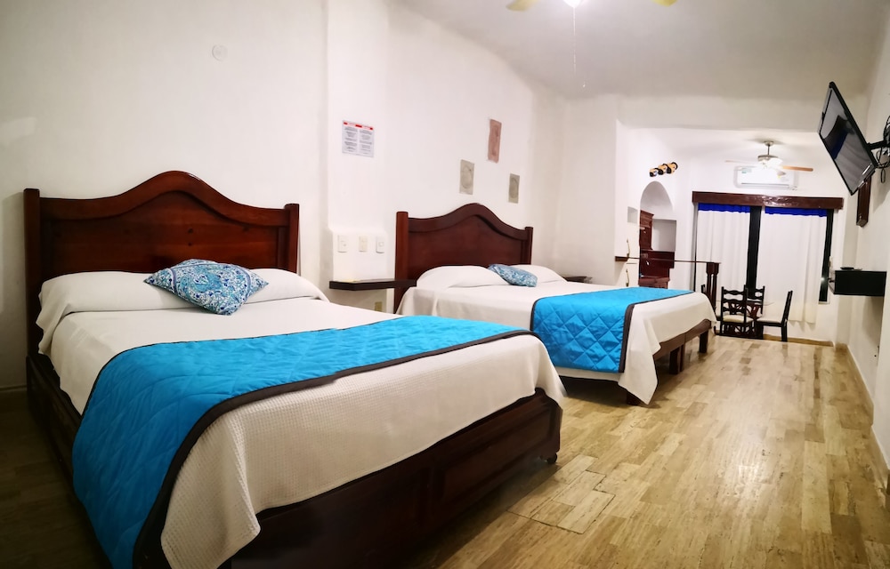 Junior Studio Suite, Multiple Beds, Non Smoking, Ocean View