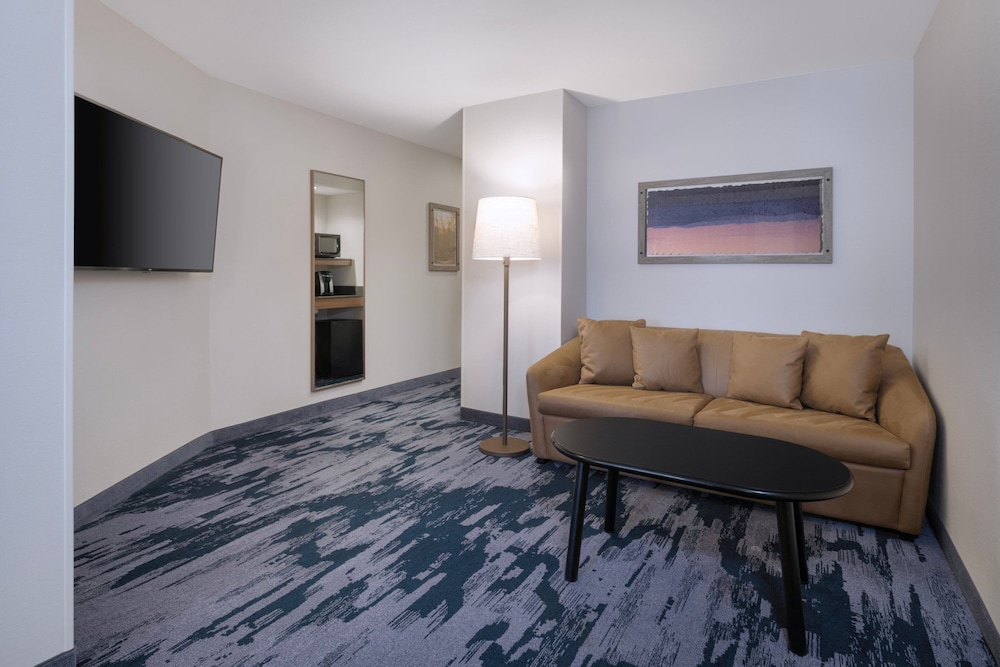 Executive Suite, 1 King Bed (Hearing Accessible) - Photo 5