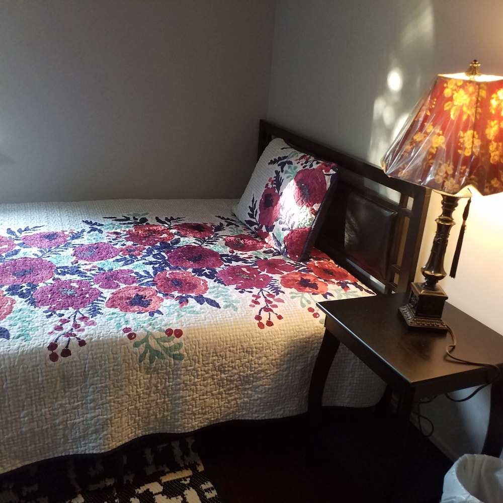 Economy Room, 1 Double Bed, Non Smoking, Shared Bathroom - Photo 2