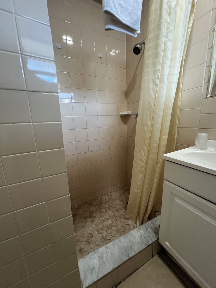Basic Double or Twin Room, 2 Bedrooms, Smoking photo 3