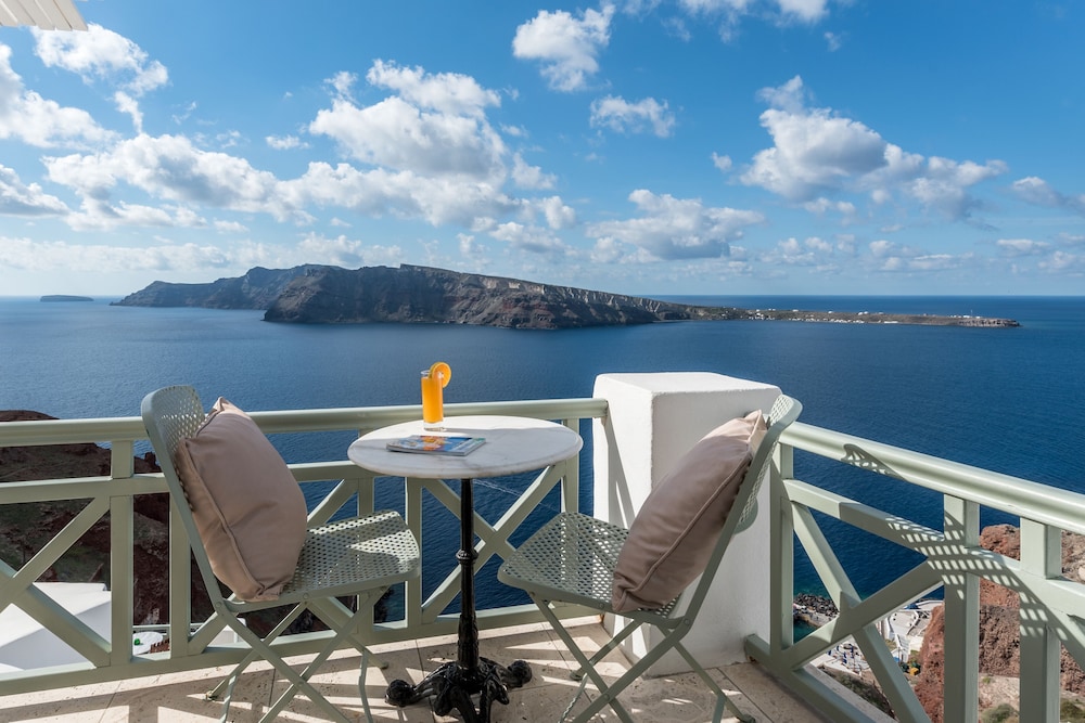 Superior Suite, Jetted Tub (Caldera View) - Photo 15