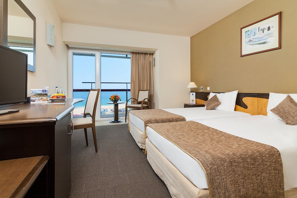 Standard Double or Twin Room - Photo 9