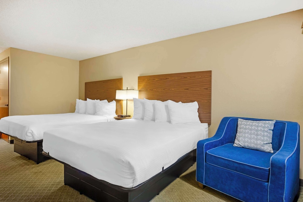 Standard Room, 2 Queen Beds, Accessible, Bathtub photo 3