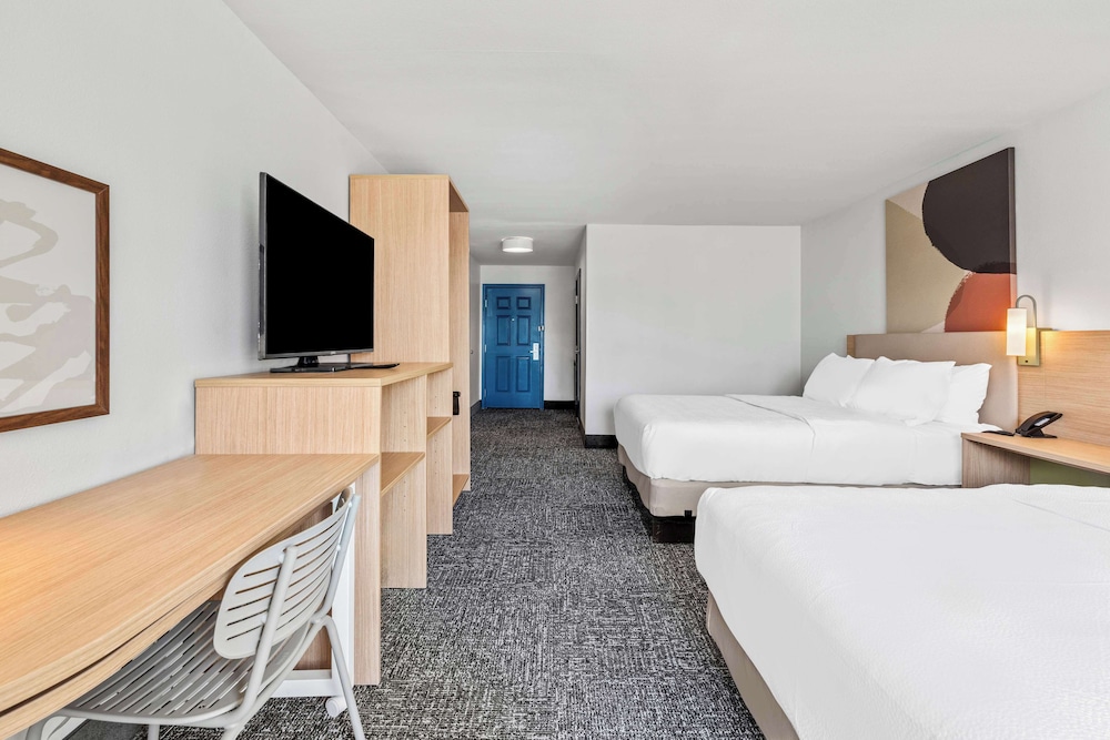 Room, 2 Queen Beds - Photo 1