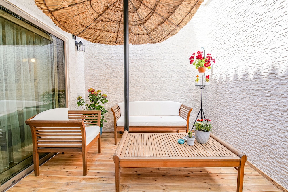 Deluxe Room, Patio photo 3