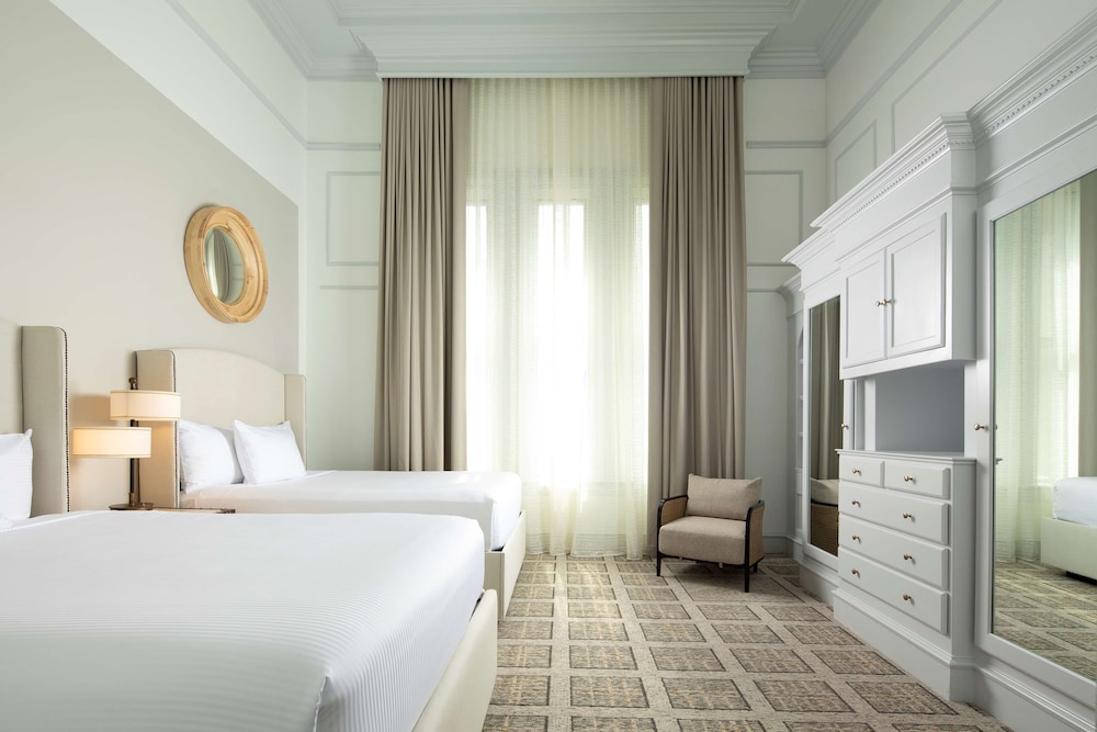 Room, 2 Queen Beds, City View - Photo 9