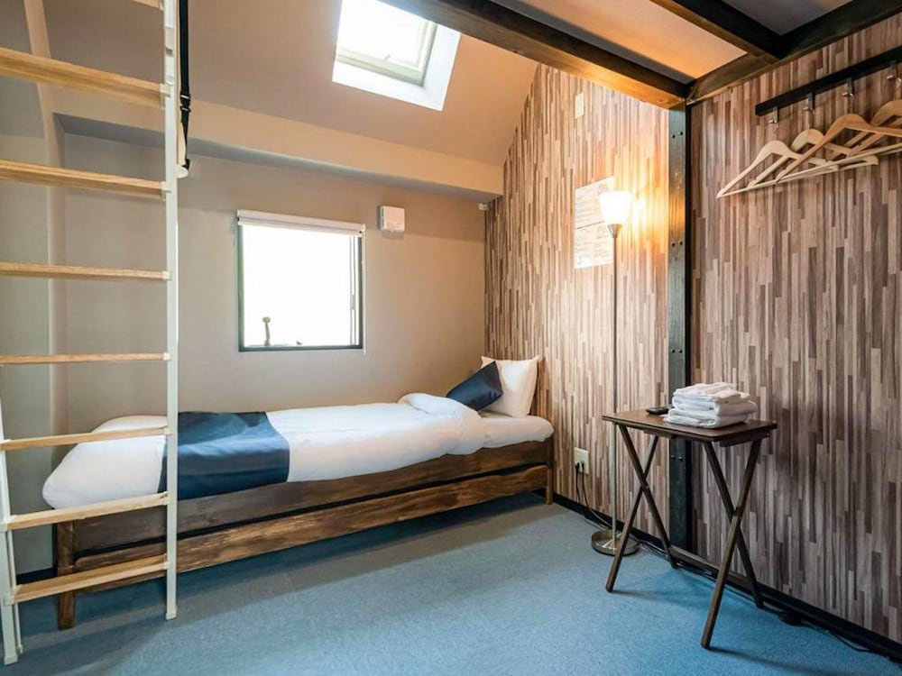 Basic Twin Room photo 1