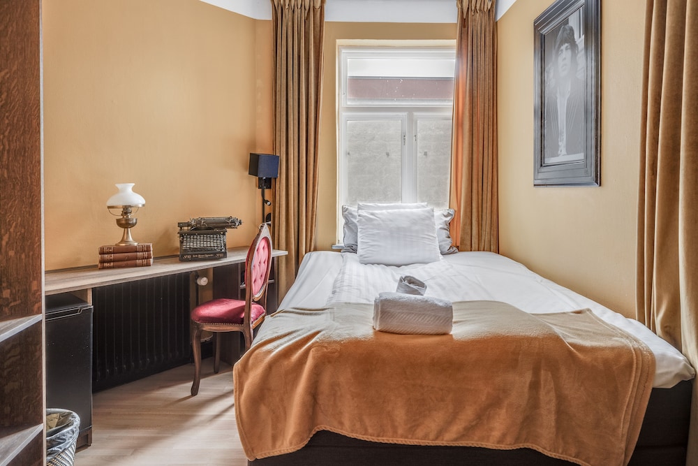 Small Economy Double Room (Gold Ocra)