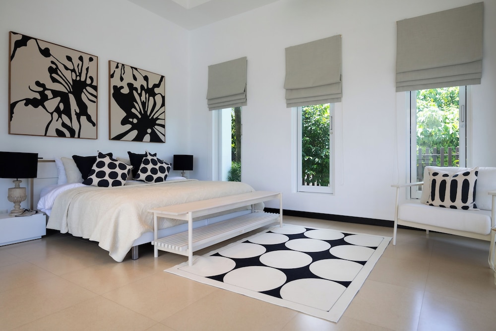 Luxury Villa photo 1