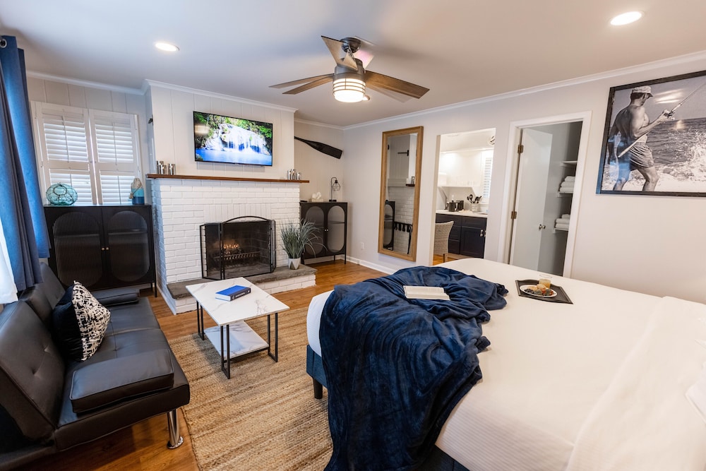 Deluxe Suite, 1 King Bed with Sofa bed, Kitchen