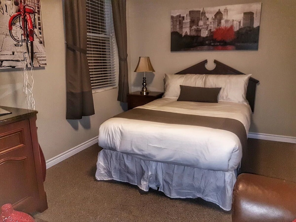Suite #15 - 18 photo 1