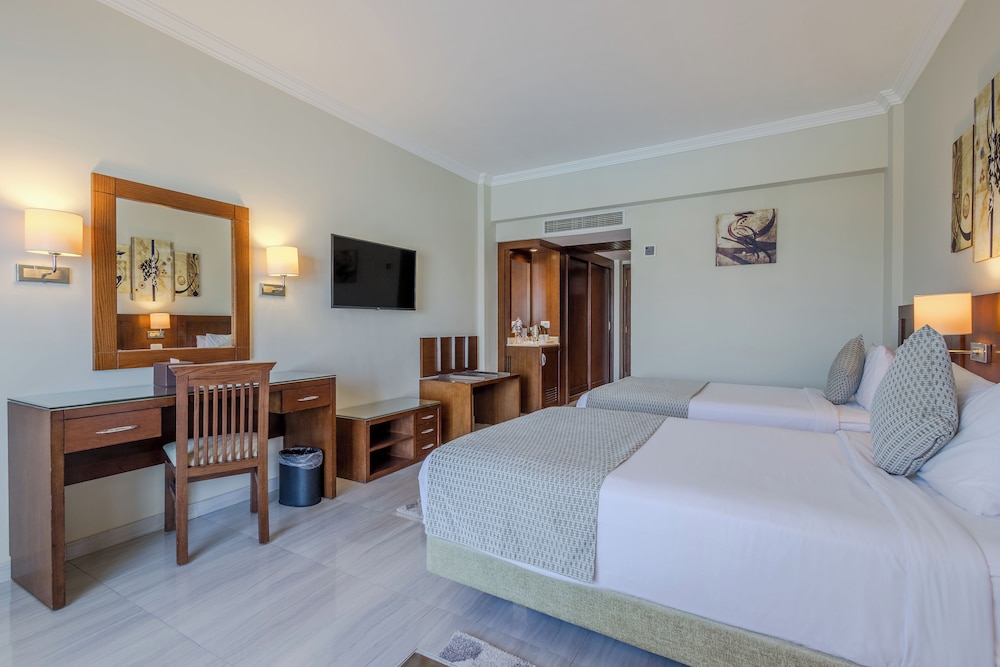 Select Room with Sea View thumbnail 5