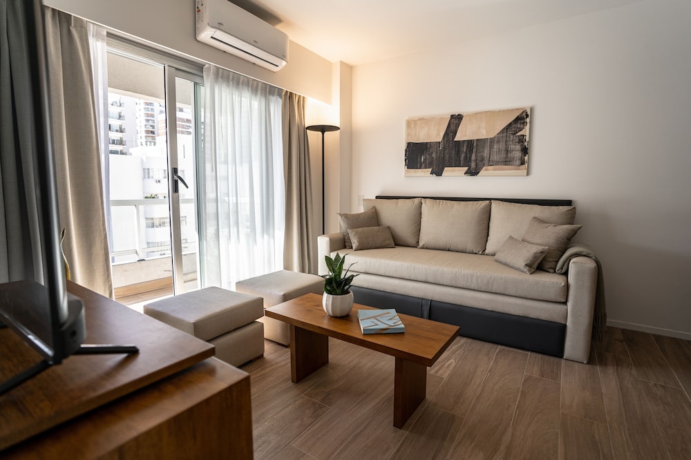 Grand Studio, 1 Queen Bed with Sofa bed