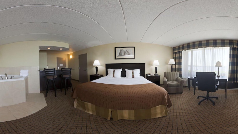 Standard Room, 1 King Bed, Jetted Tub photo 2