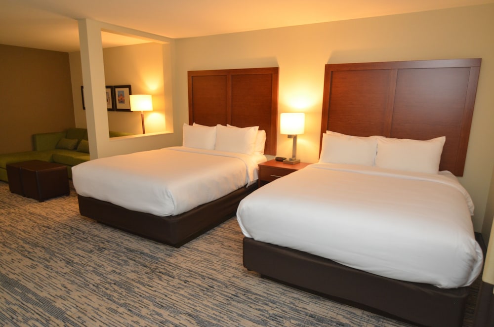 Suite, 2 Queen Beds, Non Smoking photo 2