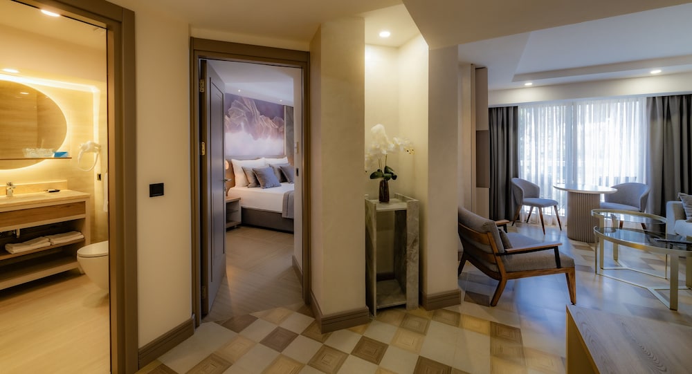 Junior Suite - Photo 1