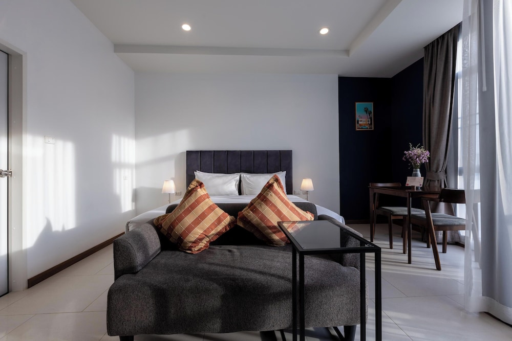 Superior King Room - Photo 19