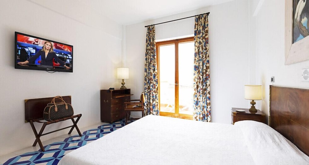 Superior Room, Balcony, Sea View - Photo 9