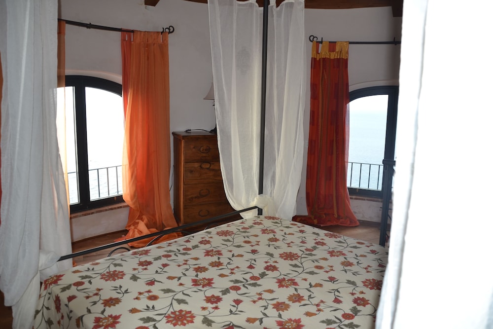 House, 4 Bedrooms photo 1