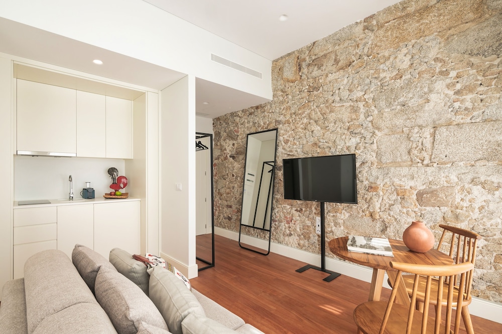 Apartment, City View thumbnail 5