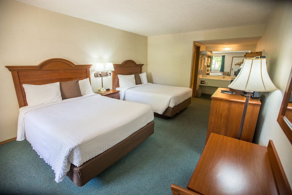 Deluxe Room, 2 Queen Beds, Non Smoking photo 3