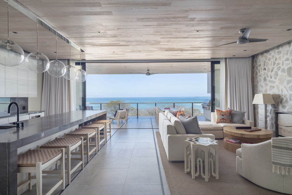 Room, Multiple Beds, Hot Tub, Oceanfront (Cliffside Residence)