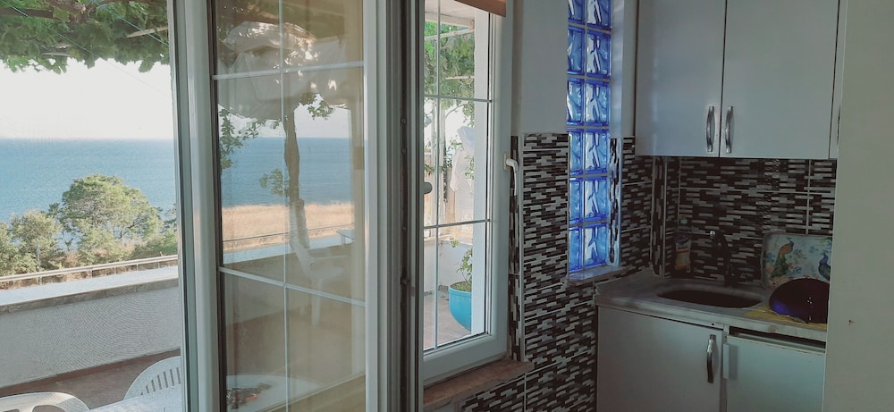 Family Studio, Private Bathroom, Sea View photo 2
