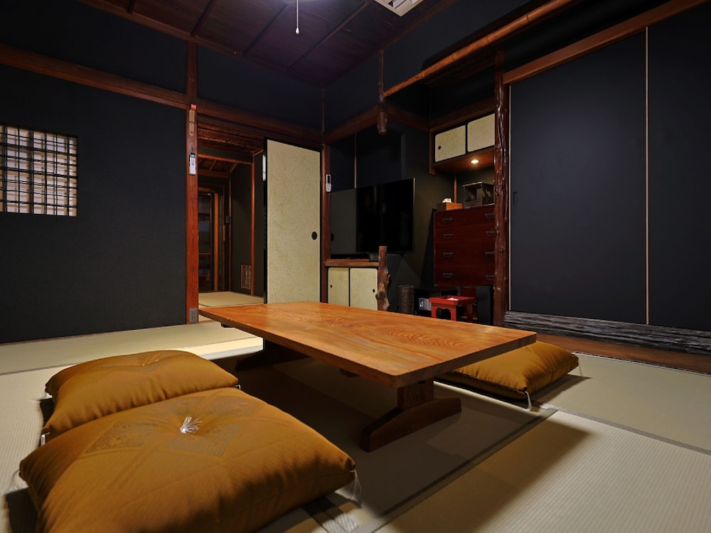 Japanese style room Naka (6+4.5 Tatami mat) with shared bathroom , Non Smoking